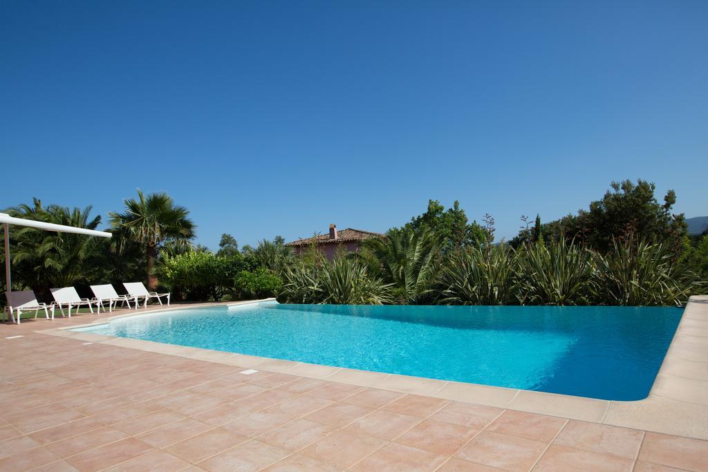 La Tarentane Hotel Grimaud Exterior photo