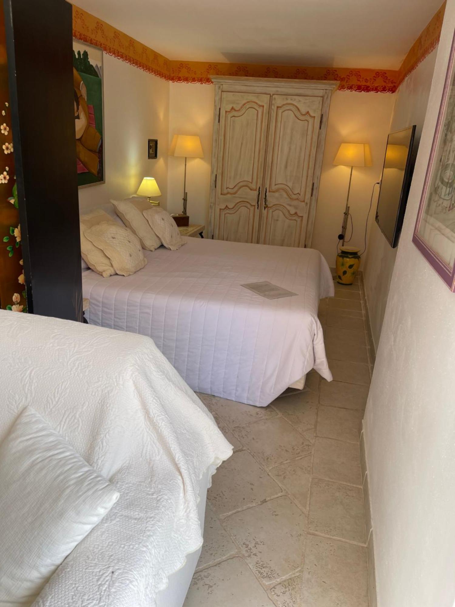 La Tarentane Hotel Grimaud Exterior photo