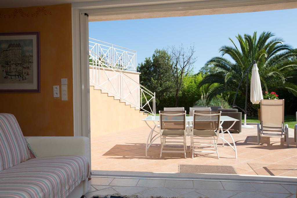 La Tarentane Hotel Grimaud Exterior photo