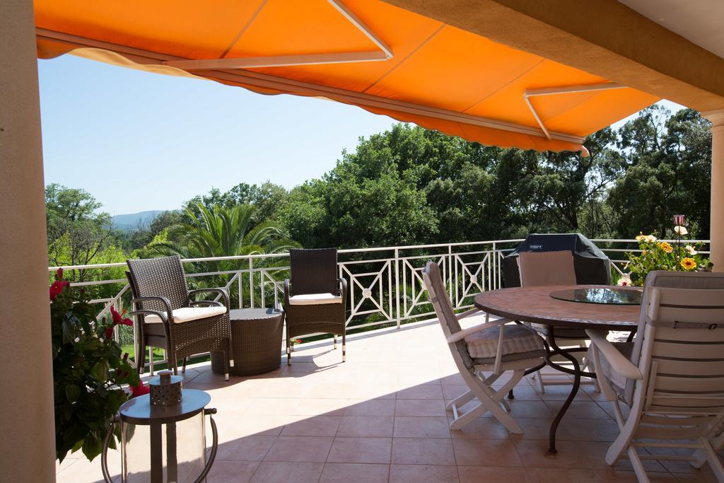 La Tarentane Hotel Grimaud Exterior photo